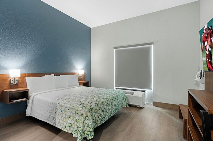 Imagen de la habitación del Hotel HomeTowne Studios by Red Roof Bradenton. Foto 2