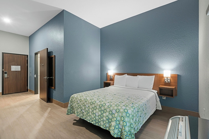 Imagen de la habitación del Hotel HomeTowne Studios by Red Roof Bradenton. Foto 3