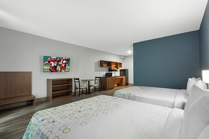 Imagen de la habitación del Hotel HomeTowne Studios by Red Roof Bradenton. Foto 5