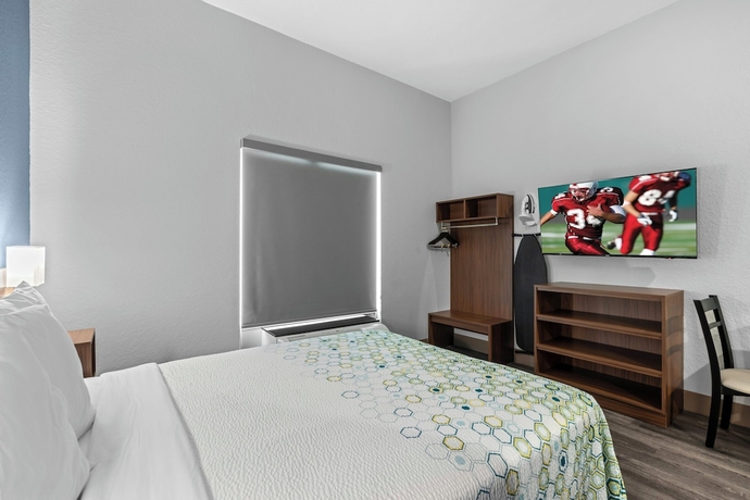 Imagen de la habitación del Hotel HomeTowne Studios by Red Roof Bradenton. Foto 7
