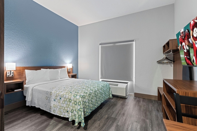 Imagen de la habitación del Hotel HomeTowne Studios by Red Roof Bradenton. Foto 8