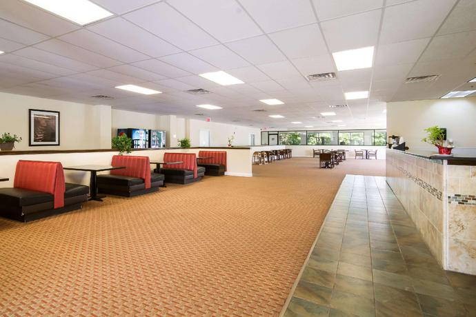 Imagen general del Hotel HomeTowne Studios by Red Roof Chicago - N Aurora-Naperville. Foto 1