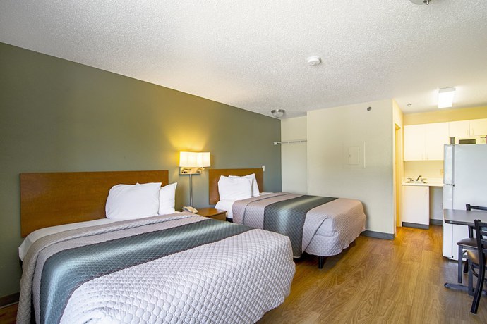 Imagen de la habitación del Hotel HomeTowne Studios by Red Roof Chicago - Waukegan. Foto 5