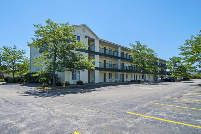 Imagen general del Hotel HomeTowne Studios by Red Roof Chicago - Waukegan. Foto 3