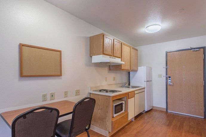 Imagen de la habitación del Hotel HomeTowne Studios by Red Roof Columbus. Foto 8