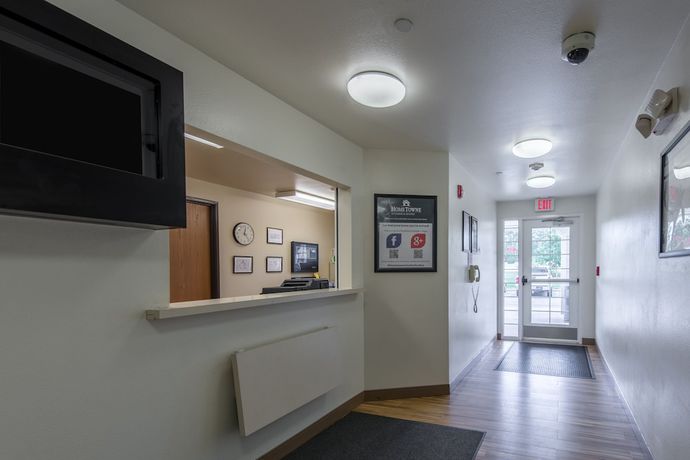Imagen de los interiores del Hotel HomeTowne Studios by Red Roof Columbus. Foto 15