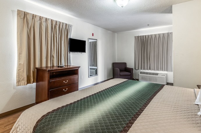 Imagen de la habitación del Hotel HomeTowne Studios by Red Roof Covington, GA. Foto 2