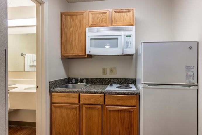 Imagen de la habitación del Hotel HomeTowne Studios by Red Roof Covington, GA. Foto 4