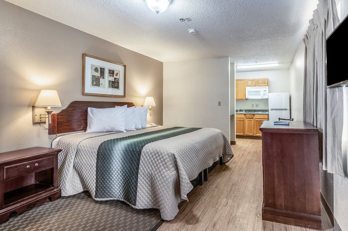 Imagen de la habitación del Hotel HomeTowne Studios by Red Roof Covington, GA. Foto 5