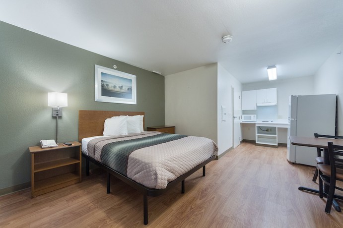 Imagen de la habitación del Hotel HomeTowne Studios by Red Roof Dallas - Irving. Foto 5