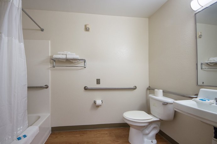 Imagen de la habitación del Hotel HomeTowne Studios by Red Roof Dallas - Irving. Foto 6