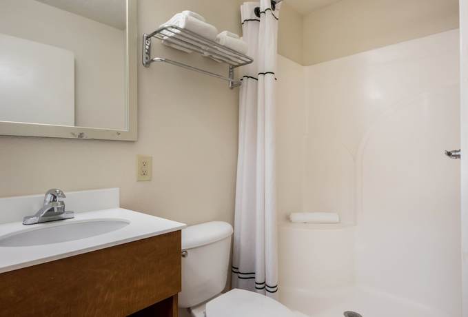 Imagen de la habitación del Hotel HomeTowne Studios by Red Roof Dallas - Irving. Foto 7