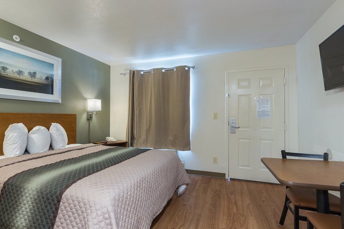 Imagen de la habitación del Hotel HomeTowne Studios by Red Roof Dallas - Irving. Foto 9