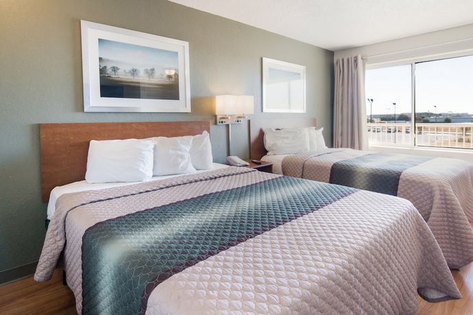 Imagen de la habitación del Hotel HomeTowne Studios by Red Roof Dallas - Irving. Foto 14