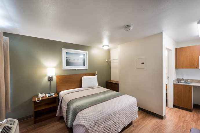 Imagen de la habitación del Hotel HomeTowne Studios by Red Roof Dallas - Irving. Foto 15