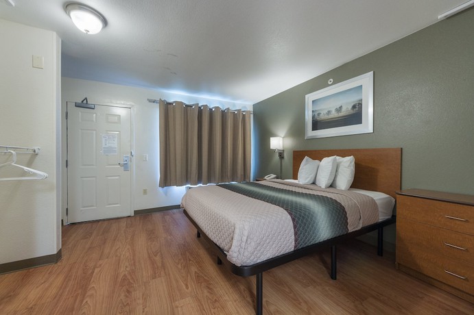 Imagen de la habitación del Hotel HomeTowne Studios by Red Roof Dallas - Irving. Foto 19