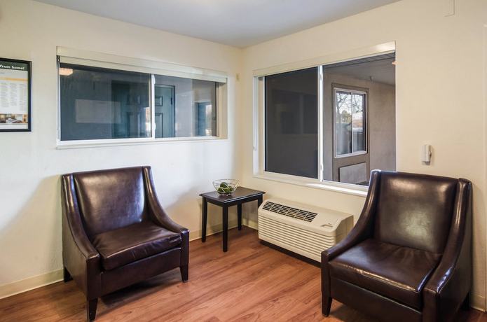Imagen de los interiores del Hotel HomeTowne Studios by Red Roof Denver - Thornton. Foto 16
