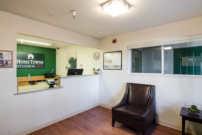 Imagen de los interiores del Hotel HomeTowne Studios by Red Roof Denver - Thornton. Foto 17