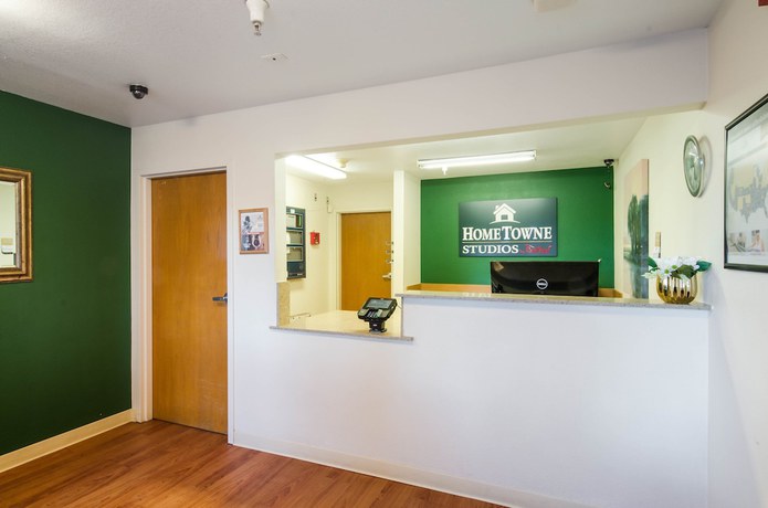 Imagen de los interiores del Hotel HomeTowne Studios by Red Roof Denver - Thornton. Foto 19