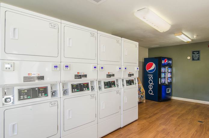 Imagen de los interiores del Hotel HomeTowne Studios by Red Roof Denver - Thornton. Foto 20