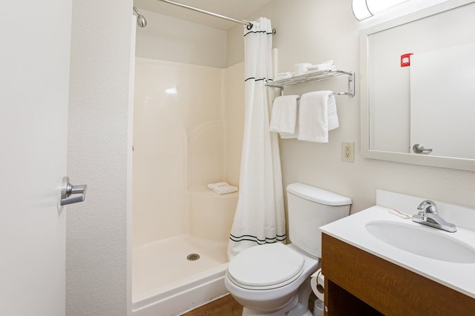 Imagen de la habitación del Hotel HomeTowne Studios by Red Roof Detroit - Livonia. Foto 8