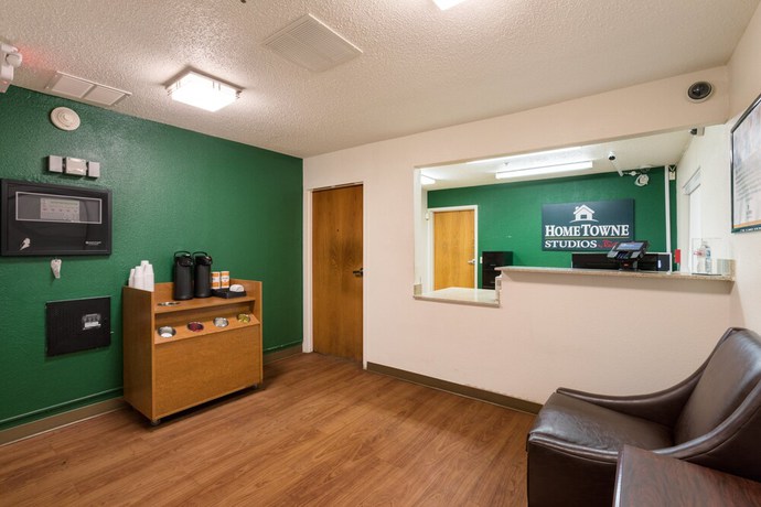 Imagen de los interiores del Hotel HomeTowne Studios by Red Roof Detroit - Livonia. Foto 19