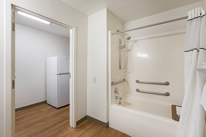 Imagen de la habitación del Hotel HomeTowne Studios by Red Roof Detroit - Livonia. Foto 14