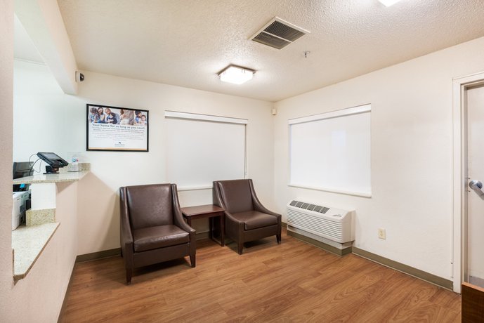 Imagen de los interiores del Hotel HomeTowne Studios by Red Roof Detroit - Livonia. Foto 20