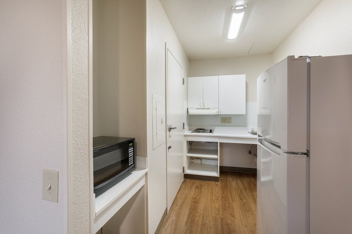 Imagen de la habitación del Hotel HomeTowne Studios by Red Roof Detroit - Livonia. Foto 17