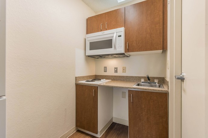 Imagen de la habitación del Hotel HomeTowne Studios by Red Roof Fort Lauderdale. Foto 10