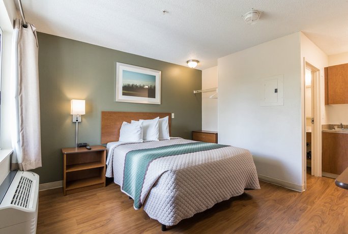 Imagen de la habitación del Hotel HomeTowne Studios by Red Roof Fort Lauderdale. Foto 15