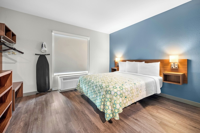 Imagen de la habitación del Hotel HomeTowne Studios by Red Roof Fort Myers. Foto 12