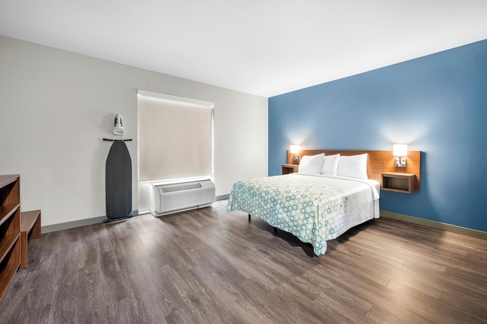Imagen de la habitación del Hotel HomeTowne Studios by Red Roof Fort Myers. Foto 13