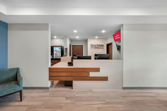 Imagen de los interiores del Hotel HomeTowne Studios by Red Roof Fort Myers. Foto 16