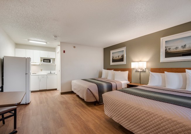 Imagen de la habitación del Hotel HomeTowne Studios by Red Roof Fresno - West. Foto 14