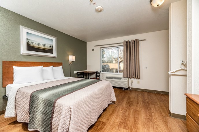 Imagen de la habitación del Hotel HomeTowne Studios by Red Roof Fresno - West. Foto 17