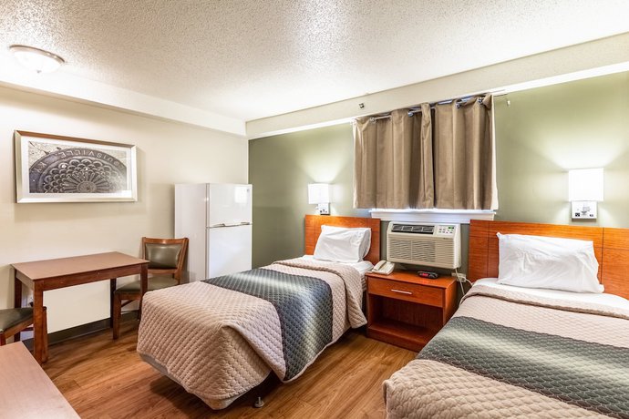 Imagen de la habitación del Hotel HomeTowne Studios by Red Roof Louisville. Foto 5