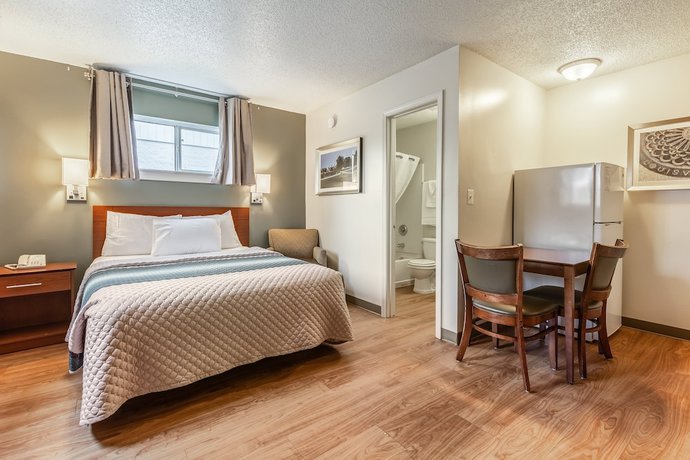 Imagen de la habitación del Hotel HomeTowne Studios by Red Roof Louisville. Foto 6