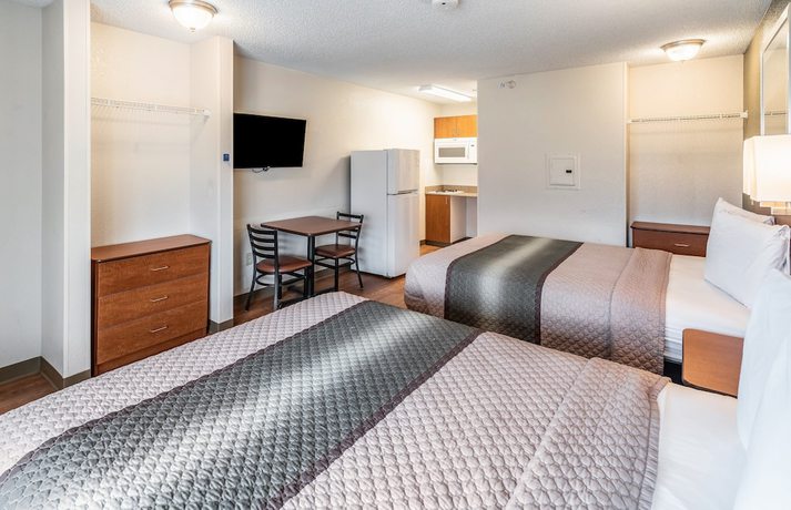 Imagen de la habitación del Hotel HomeTowne Studios by Red Roof Louisville. Foto 7
