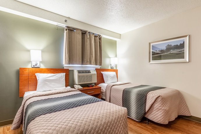Imagen de la habitación del Hotel HomeTowne Studios by Red Roof Louisville. Foto 8