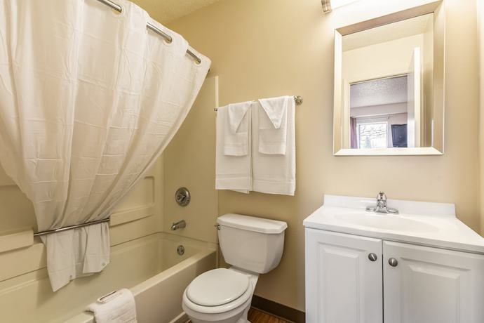 Imagen de la habitación del Hotel HomeTowne Studios by Red Roof Louisville. Foto 9
