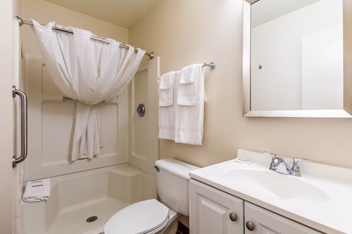 Imagen de la habitación del Hotel HomeTowne Studios by Red Roof Louisville. Foto 10