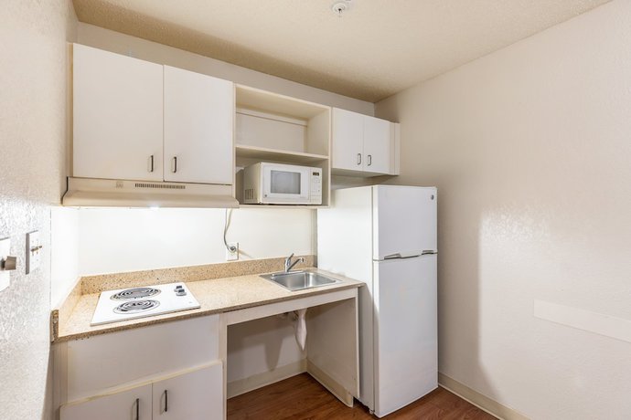 Imagen de la habitación del Hotel HomeTowne Studios by Red Roof Orlando - Casselberry. Foto 5