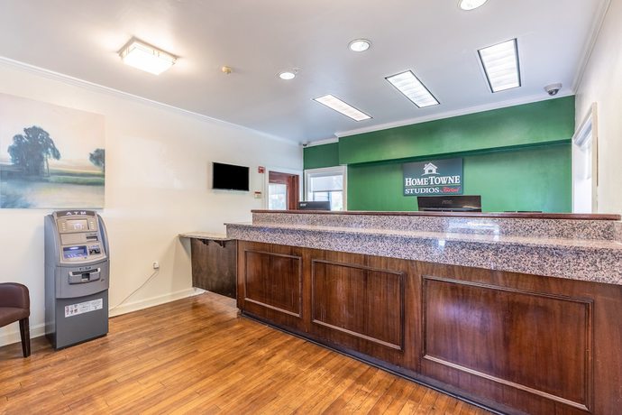 Imagen de los interiores del Hotel HomeTowne Studios by Red Roof Orlando - Casselberry. Foto 18