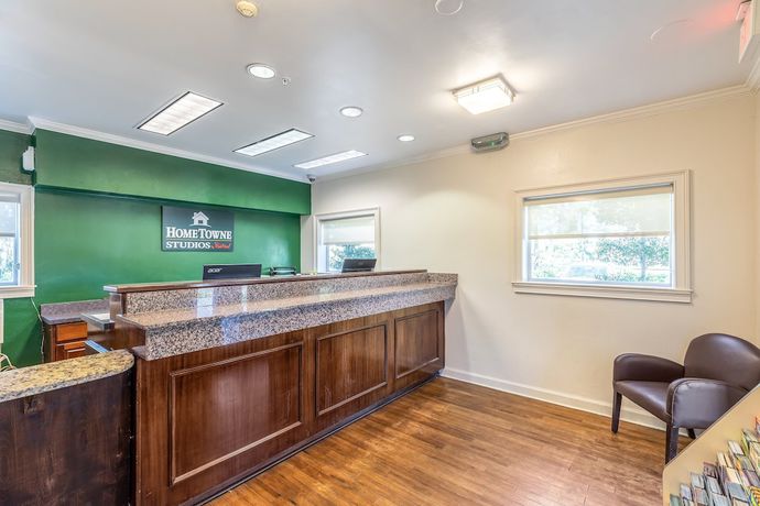Imagen de los interiores del Hotel HomeTowne Studios by Red Roof Orlando - Casselberry. Foto 20