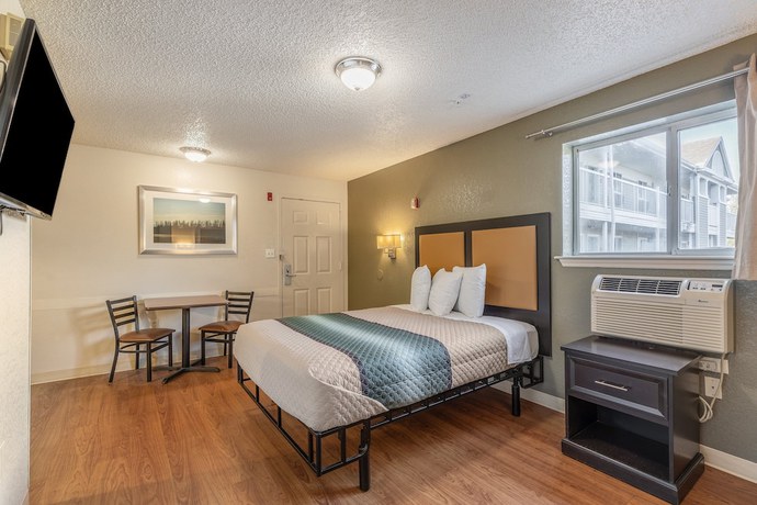 Imagen de la habitación del Hotel HomeTowne Studios by Red Roof Orlando - Casselberry. Foto 12