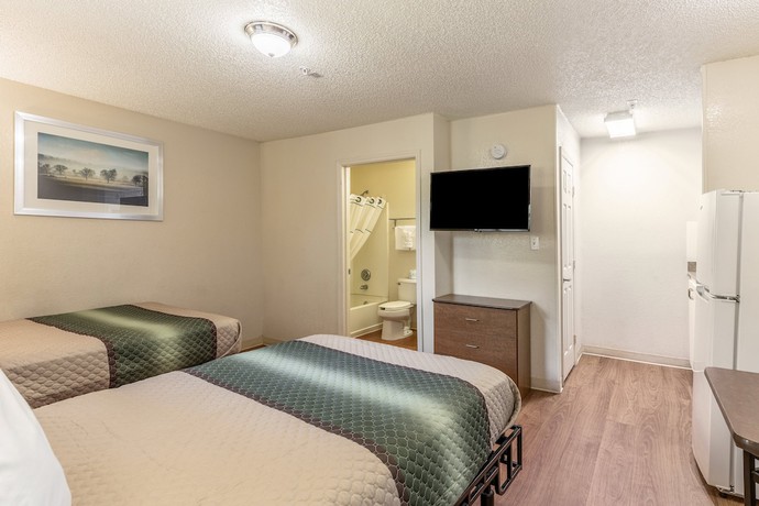 Imagen de la habitación del Hotel HomeTowne Studios by Red Roof Orlando - Casselberry. Foto 17