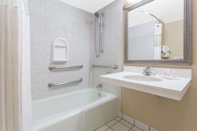 Imagen de la habitación del Hotel HomeTowne Studios by Red Roof Painted Post. Foto 6