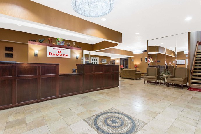 Imagen de los interiores del Hotel HomeTowne Studios by Red Roof Painted Post. Foto 15