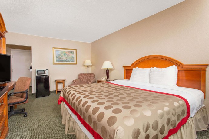 Imagen de la habitación del Hotel HomeTowne Studios by Red Roof Painted Post. Foto 7